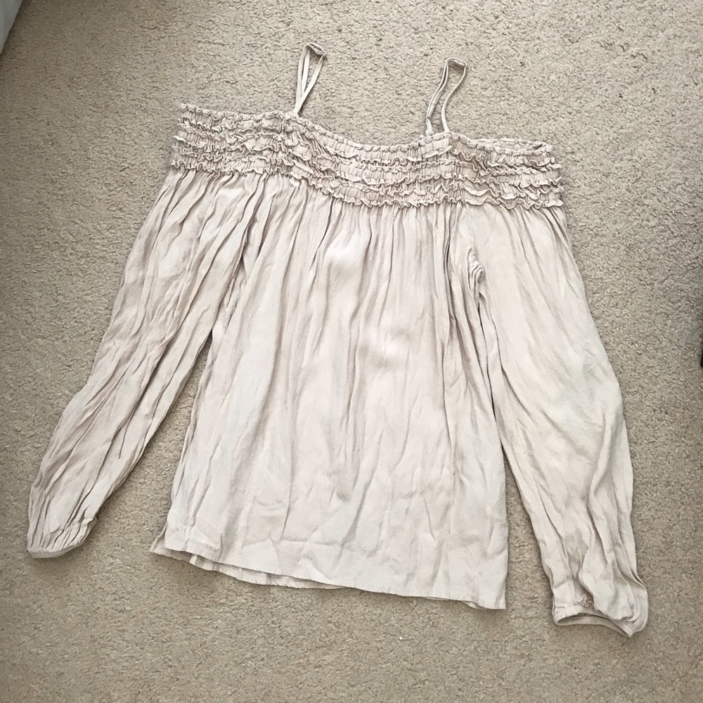 ⭐️10 for $15⭐️ Forever 21 off shoulder chiffon top